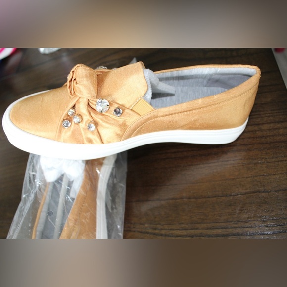 NWOB Nine West Gold Embellished Slip-On Sneakers - Picture 11 of 15